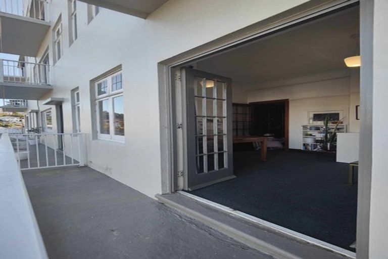 Photo of property in Elms Court Flats, 1/367 The Terrace, Te Aro, Wellington, 6011