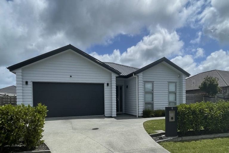 Photo of property in 8 Aporo Drive, Kumeu, 0810