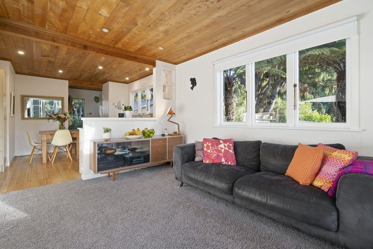Photo of property in 802 West Coast Road, Oratia, Auckland, 0604