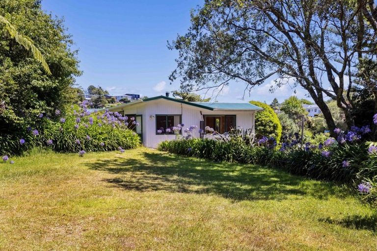 Photo of property in 15 Awanui Street, Merrilands, New Plymouth, 4312