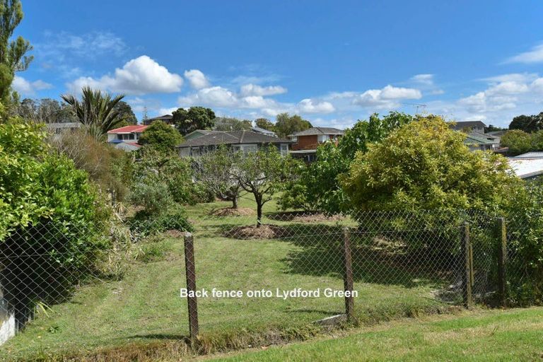 Photo of property in 25 Felgrove Street, Glendene, Auckland, 0602