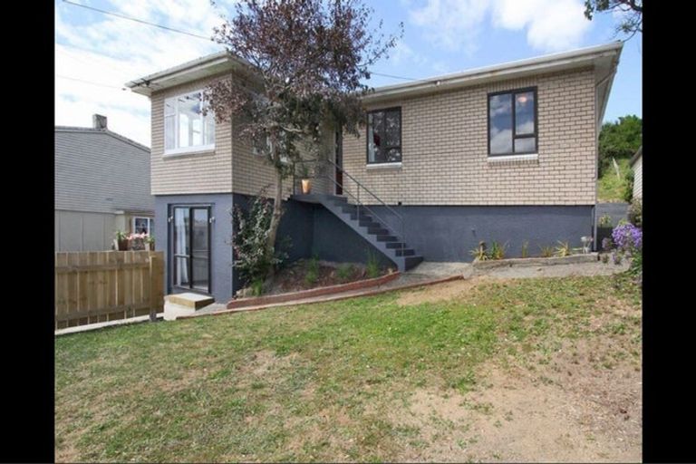 Photo of property in 11 Derby Place, Cannons Creek, Porirua, 5024