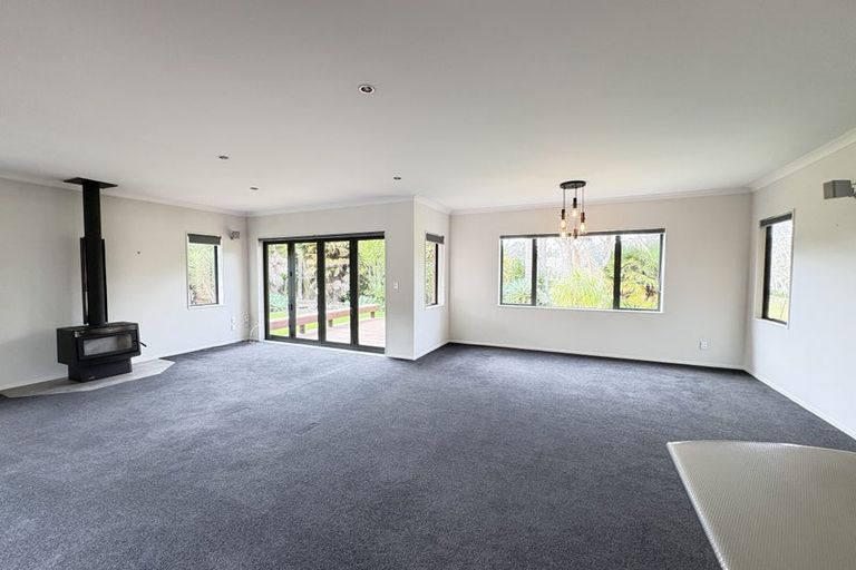 Photo of property in 30 Foster Road, Kumeu, 0891