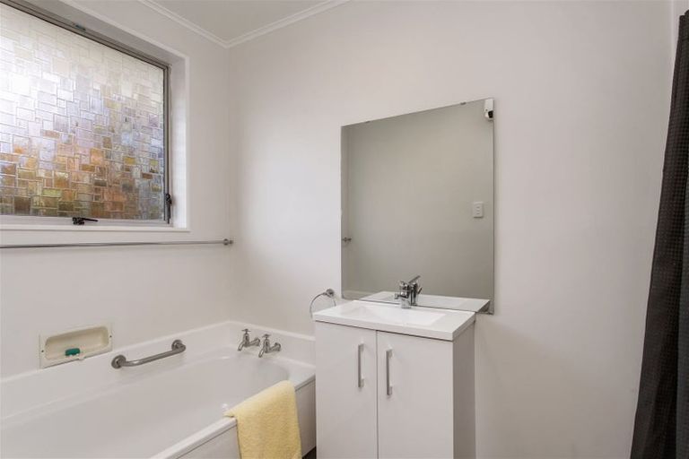 Photo of property in 2/76 Grants Road, Papanui, Christchurch, 8053