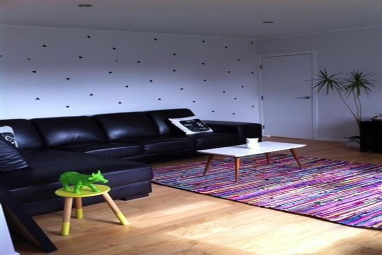 Photo of property in 3 Wykeham Place, Glenfield, Auckland, 0629