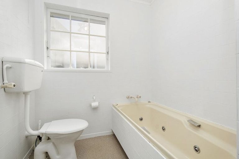 Photo of property in 7 Saint Hildas Glade, Tawa, Wellington, 5028
