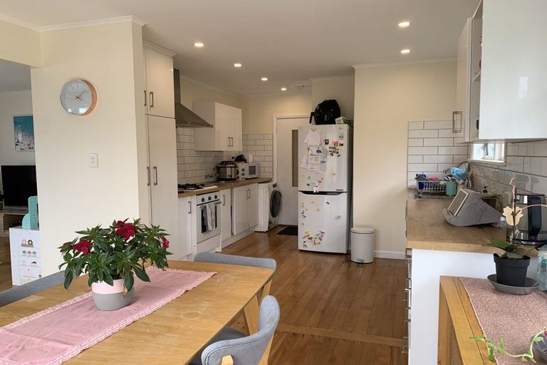 Photo of property in 38 Lyndfield Lane, Newlands, Wellington, 6037