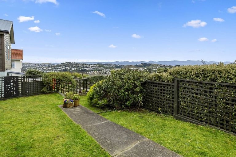 Photo of property in 5 Meadowcroft Grove, Johnsonville, Wellington, 6037