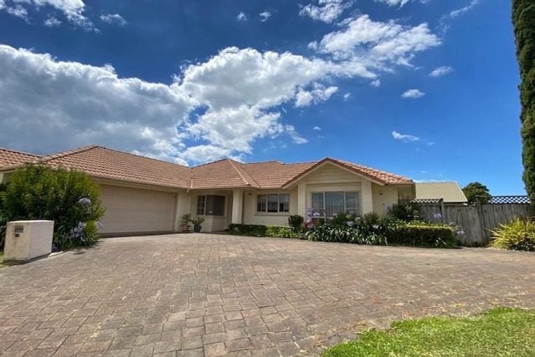 Photo of property in 14 Tolben Place, Golflands, Auckland, 2013