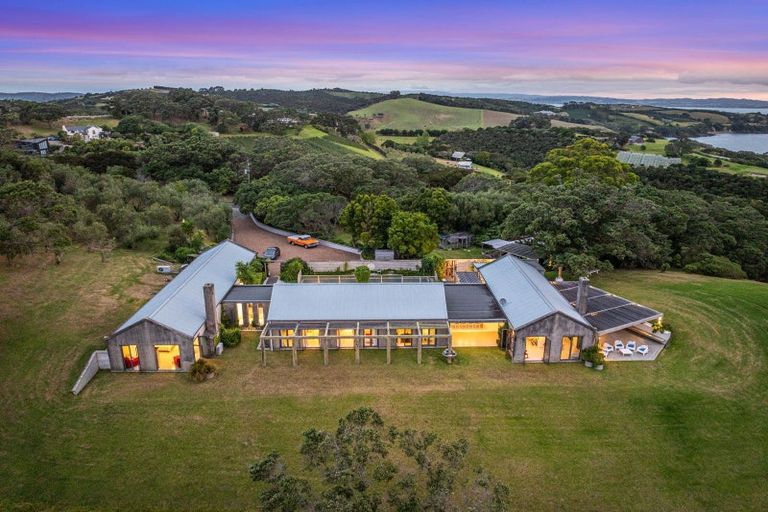 Photo of property in 155 Nick Johnstone Drive, Waiheke Island, 1971