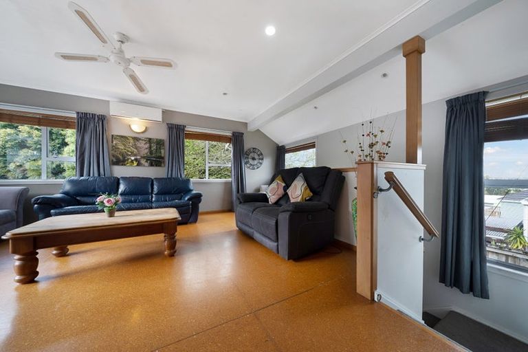 Photo of property in 15 Tauhara Street, Green Bay, Auckland, 0604