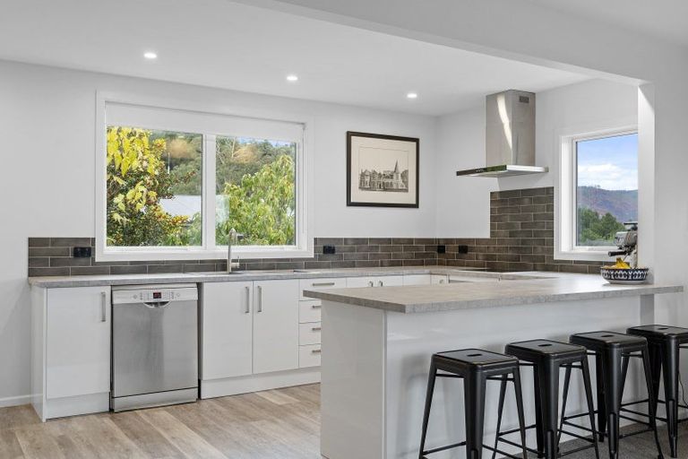 Photo of property in 212 Dyers Pass Road, Cashmere, Christchurch, 8022