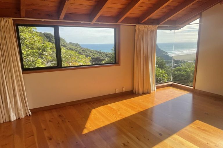 Photo of property in 18 Rayner Road, Piha, New Lynn, 0772