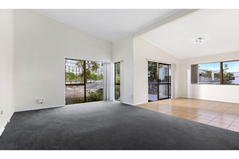 Photo of property in 1/20 Halder Place, Torbay, Auckland, 0632