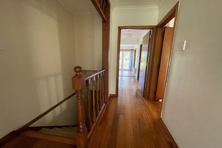 Photo of property in 9 Robert Street, Newlands, Wellington, 6037