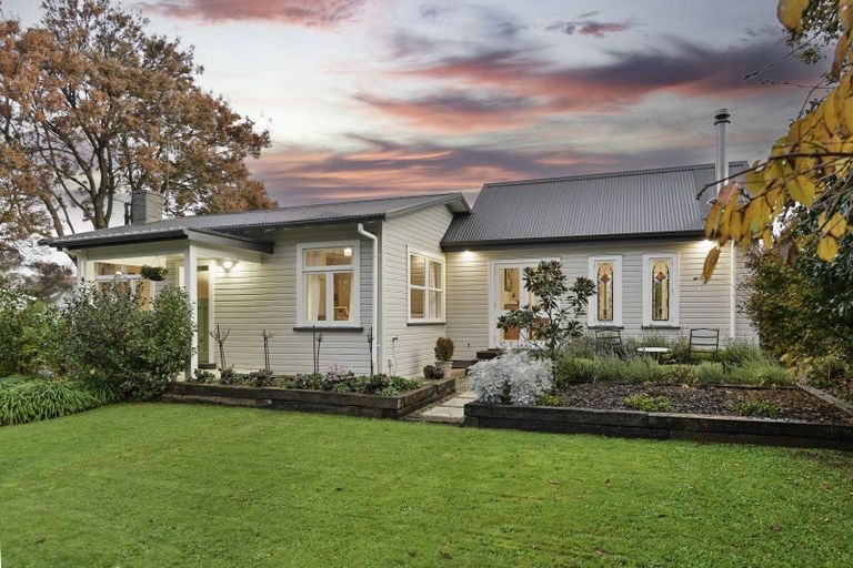 Photo of property in 207 Murdoch Road East, Akina, Hastings, 4122