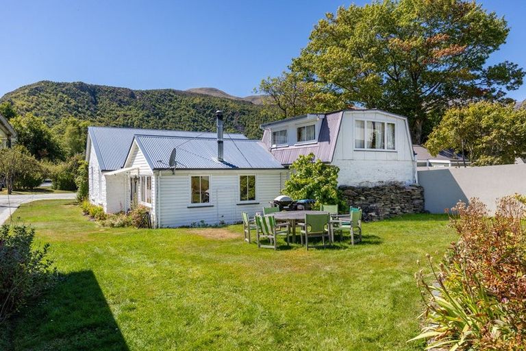 Photo of property in 16 Caernarvon Street, Arrowtown, 9302