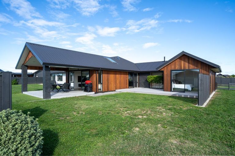 Photo of property in 83 Sunline Drive, Leamington, Cambridge, 3432