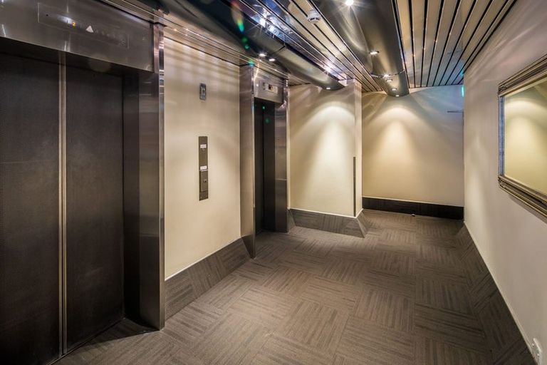 Photo of property in 17 Kent Terrace - Kent Apartments, 7e/16 Kent Terrace, Mount Victoria, Wellington, 6011