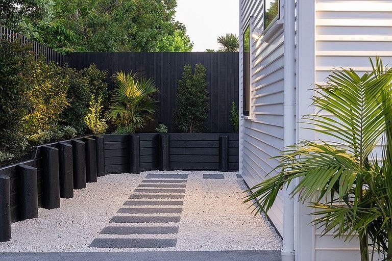 Photo of property in 27a Beechwood Road, Rothesay Bay, Auckland, 0630