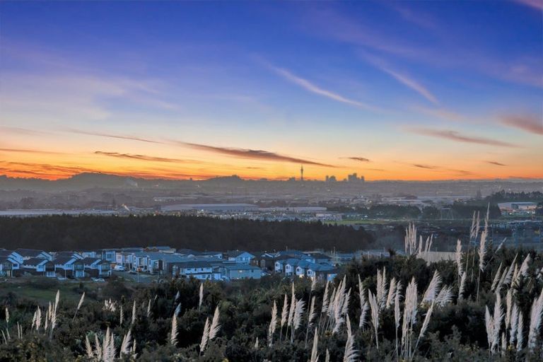 Photo of property in 28 Annmarie Avenue, Totara Park, Auckland, 2019