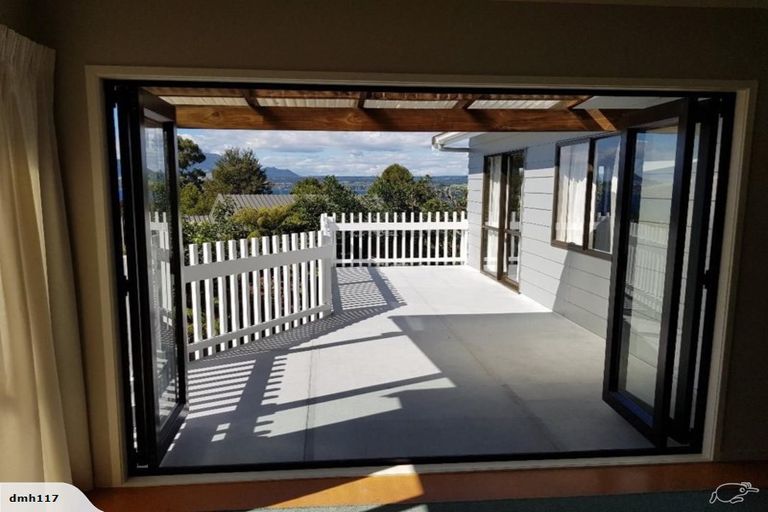 Photo of property in 117 Wakeman Road, Acacia Bay, Taupo, 3330