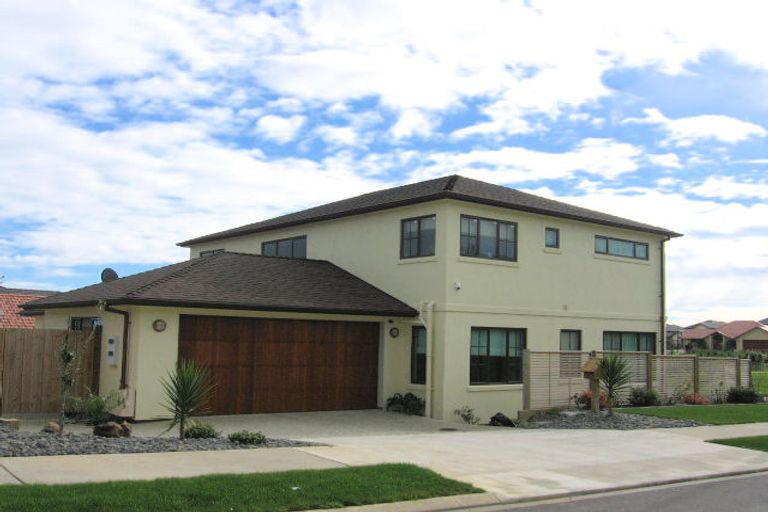 Photo of property in 1 Fintry Place, Flat Bush, Auckland, 2016