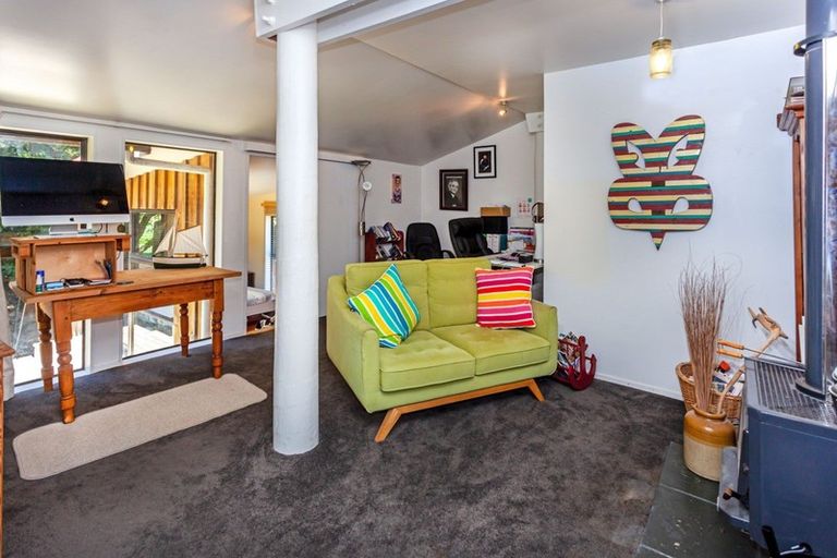 Photo of property in 2 Oxford Terrace, Coromandel, 3506