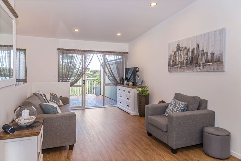 Photo of property in 1/206 Manuka Road, Bayview, Auckland, 0629