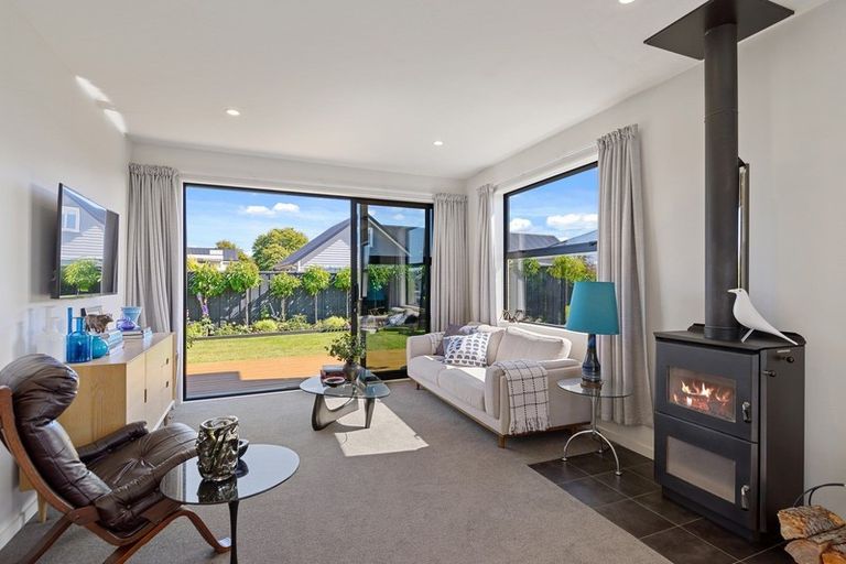 Photo of property in 22 Awa Place, Rangiora, 7400