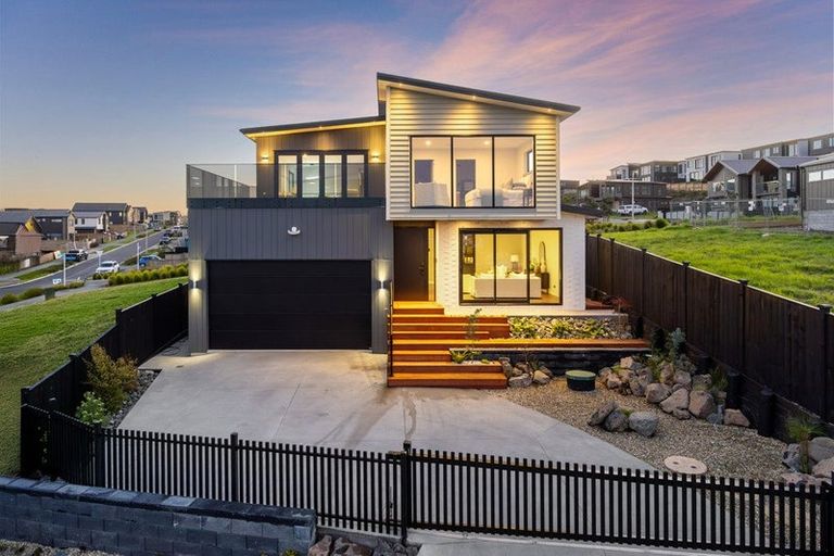 Photo of property in 3 Waitai Close, Long Bay, Auckland, 0630