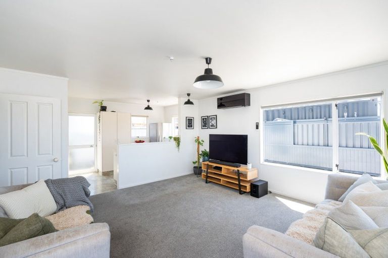 Photo of property in 2/64 The Esplanade, Westshore, Napier, 4110