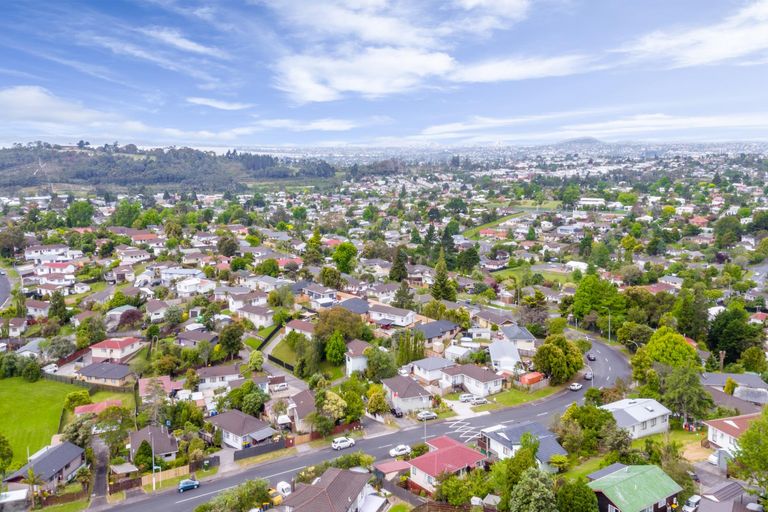 Photo of property in 17 Adam Sunde Place, Glen Eden, Auckland, 0602