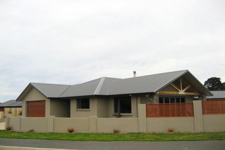 Photo of property in 18 Holyport Close, Fairfield, Dunedin, 9018