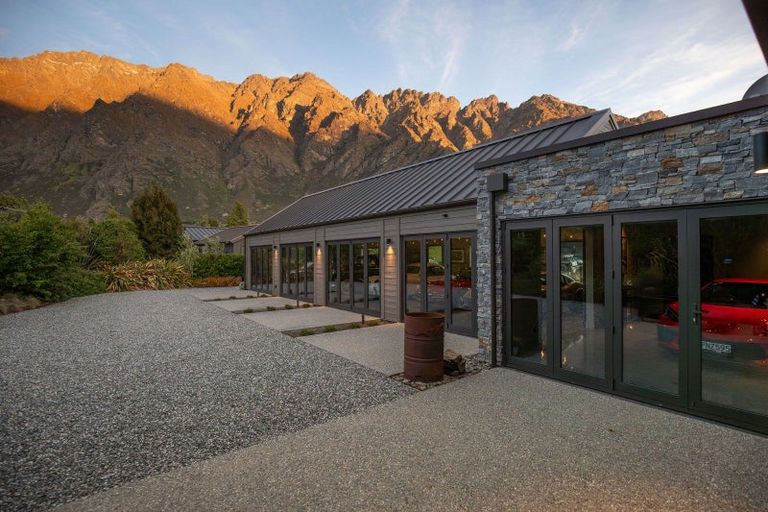 Photo of property in 8 Pendeen Crescent, Jacks Point, Queenstown, 9371