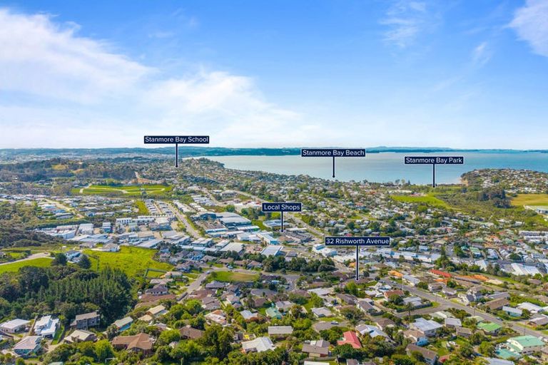 Photo of property in 32 Rishworth Avenue, Stanmore Bay, Whangaparaoa, 0932