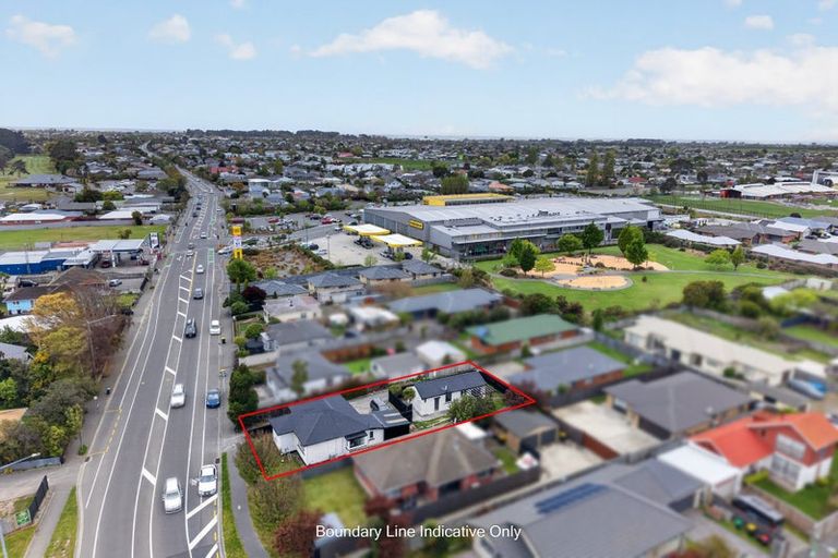 Photo of property in 154 Wainoni Road, Avondale, Christchurch, 8061