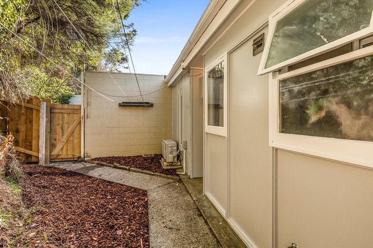 Photo of property in 1/26 Deller Grove, Silverstream, Upper Hutt, 5019