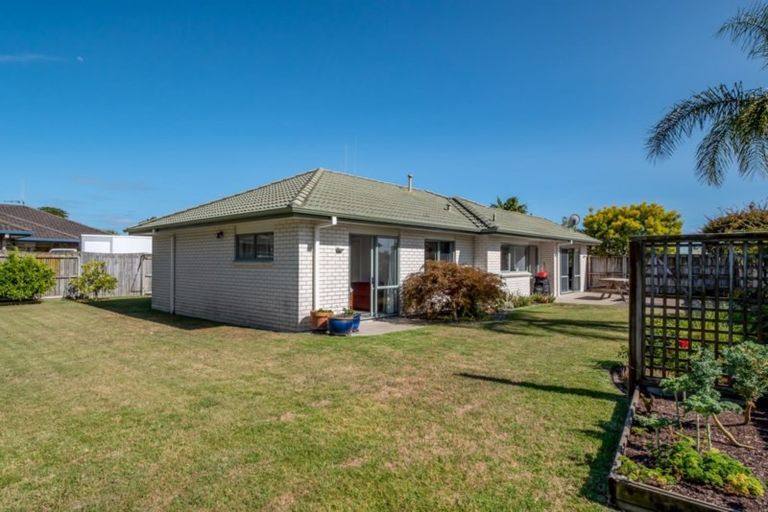 Photo of property in 22 The Gardens Drive, Papamoa Beach, Papamoa, 3118