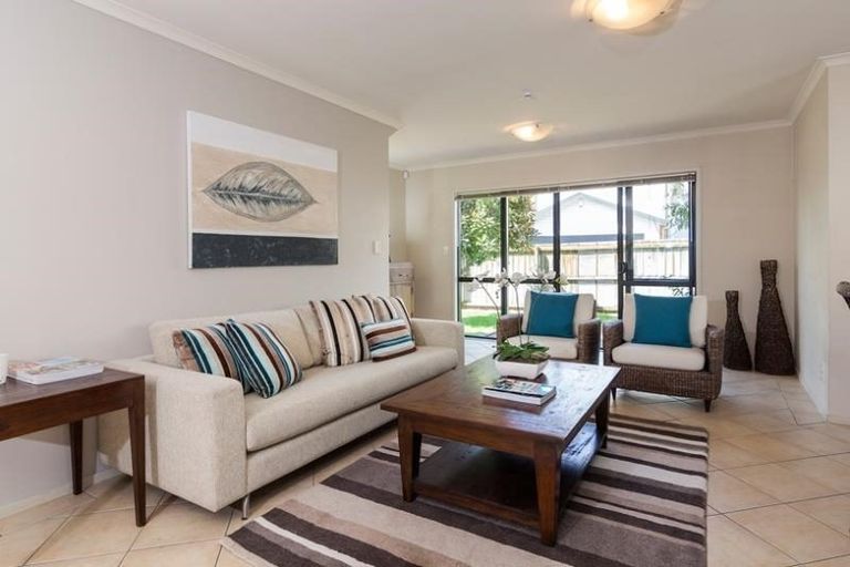 Photo of property in 37 Tiri Tiri Road, Birkdale, Auckland, 0626