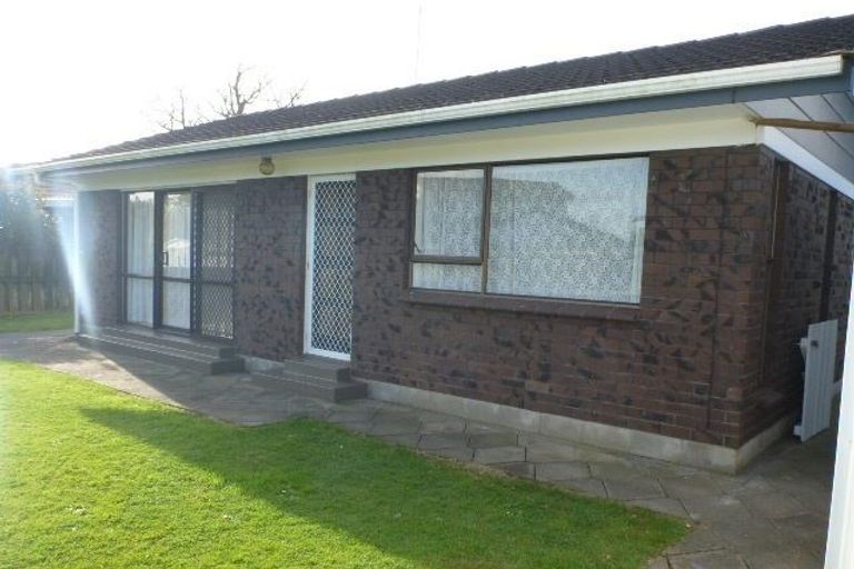 Photo of property in 14b Glengowan Place, Conifer Grove, Takanini, 2112