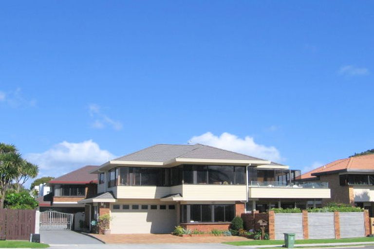 Photo of property in 33 Marine Parade, Mount Maunganui, 3116