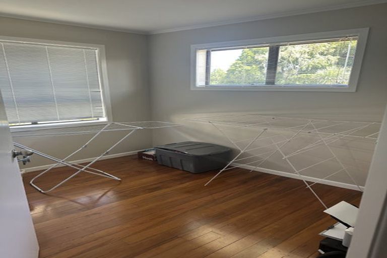 Photo of property in 5 Edgerton Road, Te Atatu Peninsula, Auckland, 0610