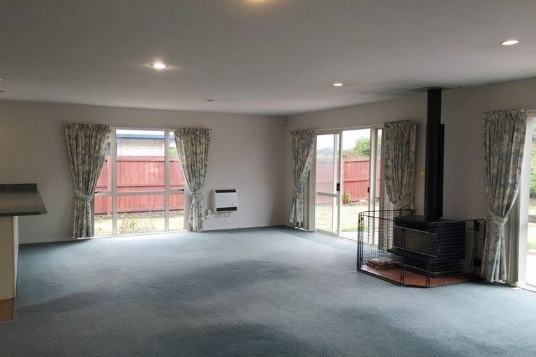 Photo of property in 10 Rue De La Mare, Parklands, Christchurch, 8083