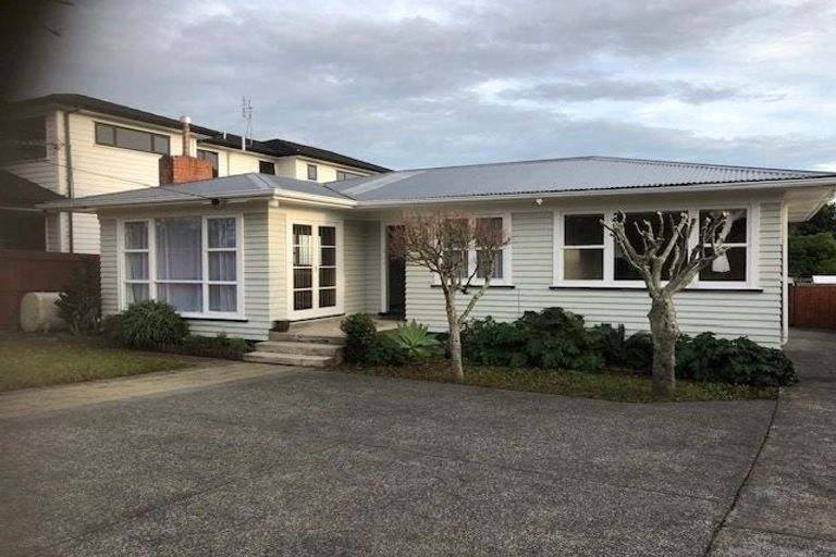 Photo of property in 15 Dakota Avenue, Beach Haven, Auckland, 0626