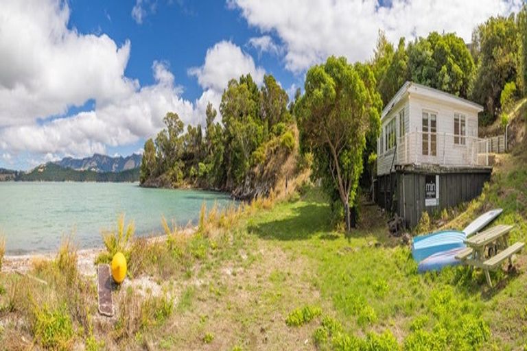 Photo of property in 20 Te Wharau Lane, Charteris Bay, Governors Bay, 8971