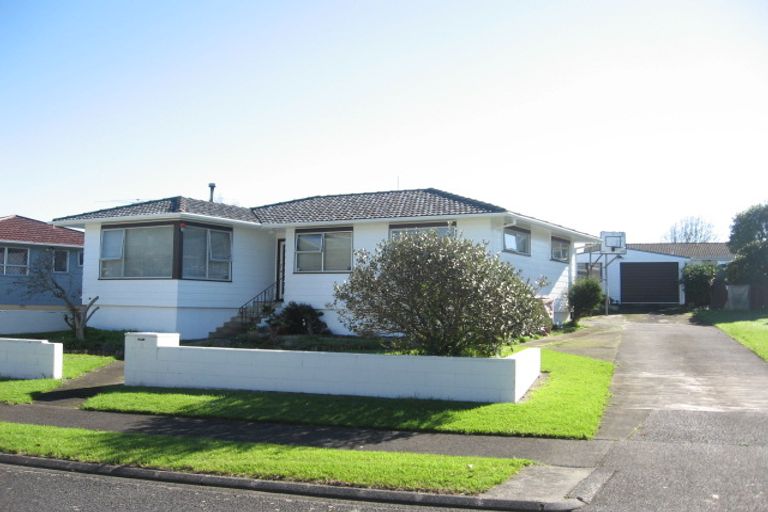 Photo of property in 8 Crampton Place, Manurewa, Auckland, 2102