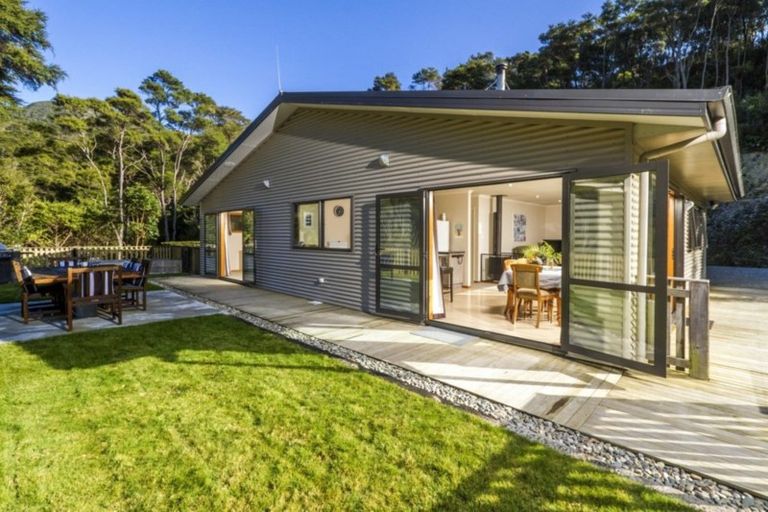 Photo of property in 6 Kaimiko Place, Okiwi Bay, 7193