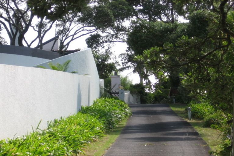 Photo of property in 14a The Esplanade, Castor Bay, Auckland, 0620