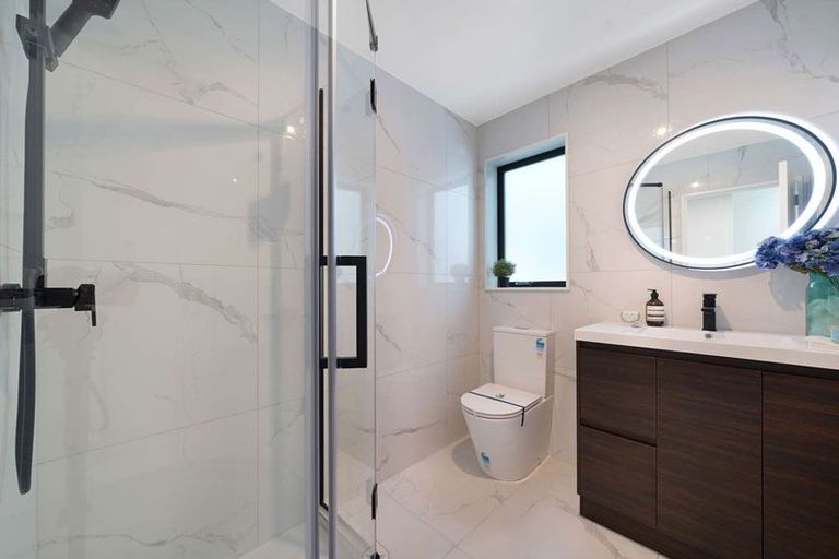 Photo of property in 8b Mason Street, New Lynn, Auckland, 0600